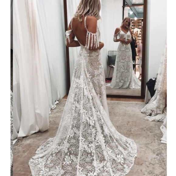 Beautiful nude and white boho wedding dress - Picture 13 of 16